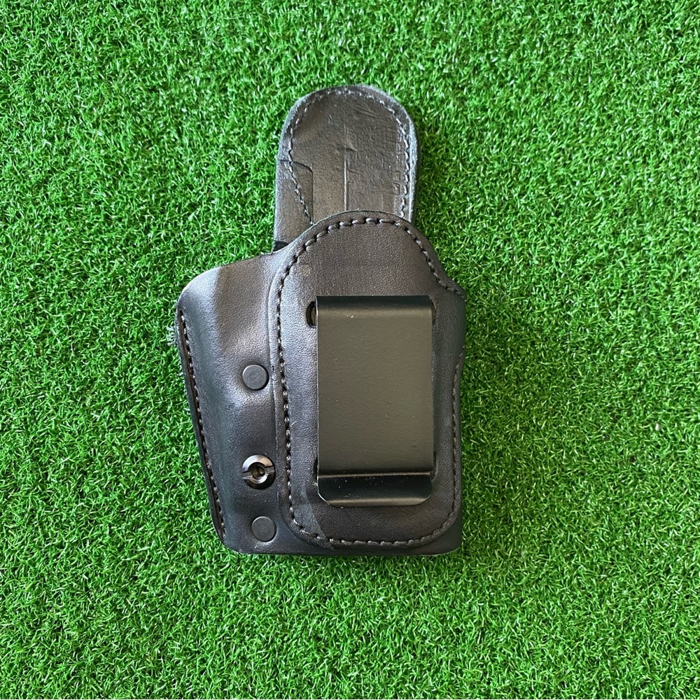 Urban Carry LockLeather Optics Ready 223-R/ Right
